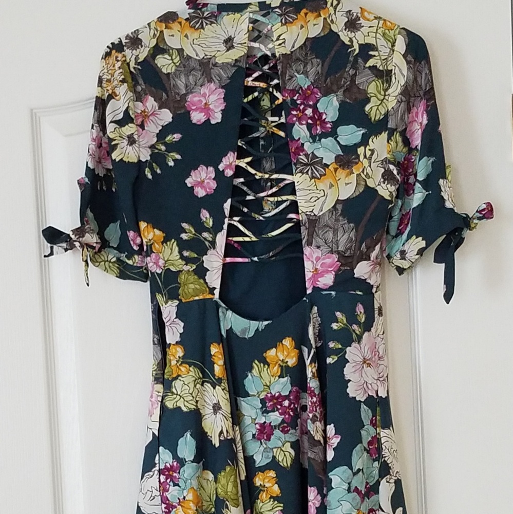 Adorable Guess dress!! - Picture 6 of 7